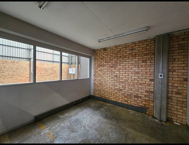 1,166M² WAREHOUSE TO LET IN LINBRO PARK